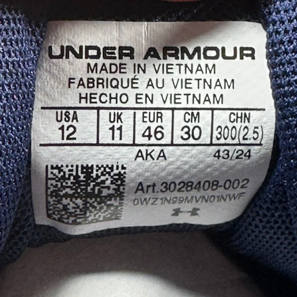 Under Armour Essential Runner Sneakers Mens 12 Black Blue NEW 3028408-002